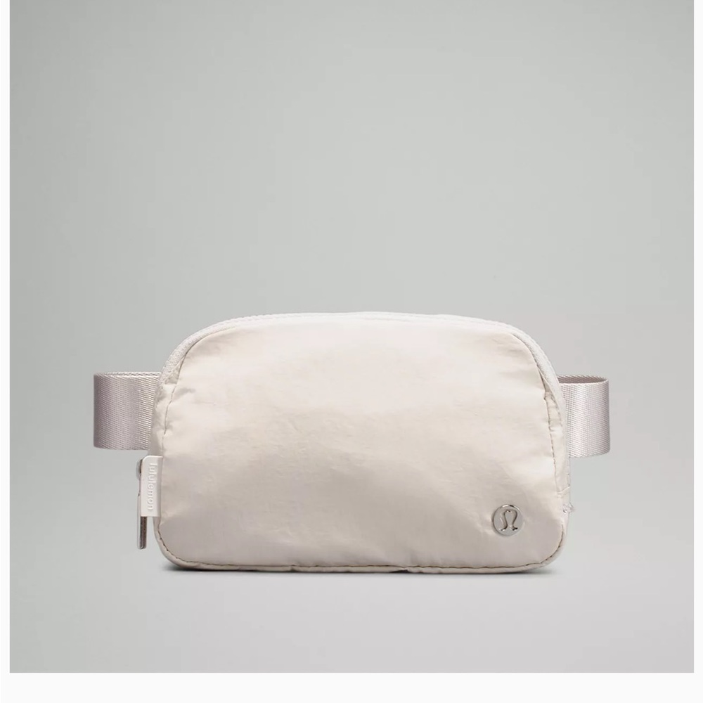 Water repellent versatile belt bag good for keys, wallets and phone. Pale pink.